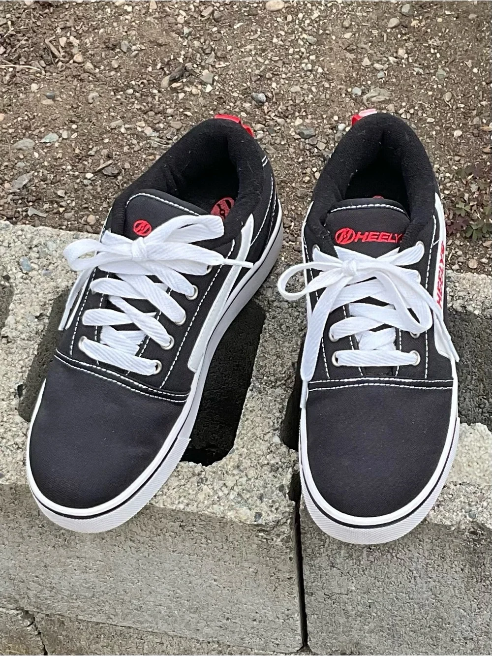 Heelys GR8 Pro 20 Black White Red Wheeled Skate Shoes Youth Size 6